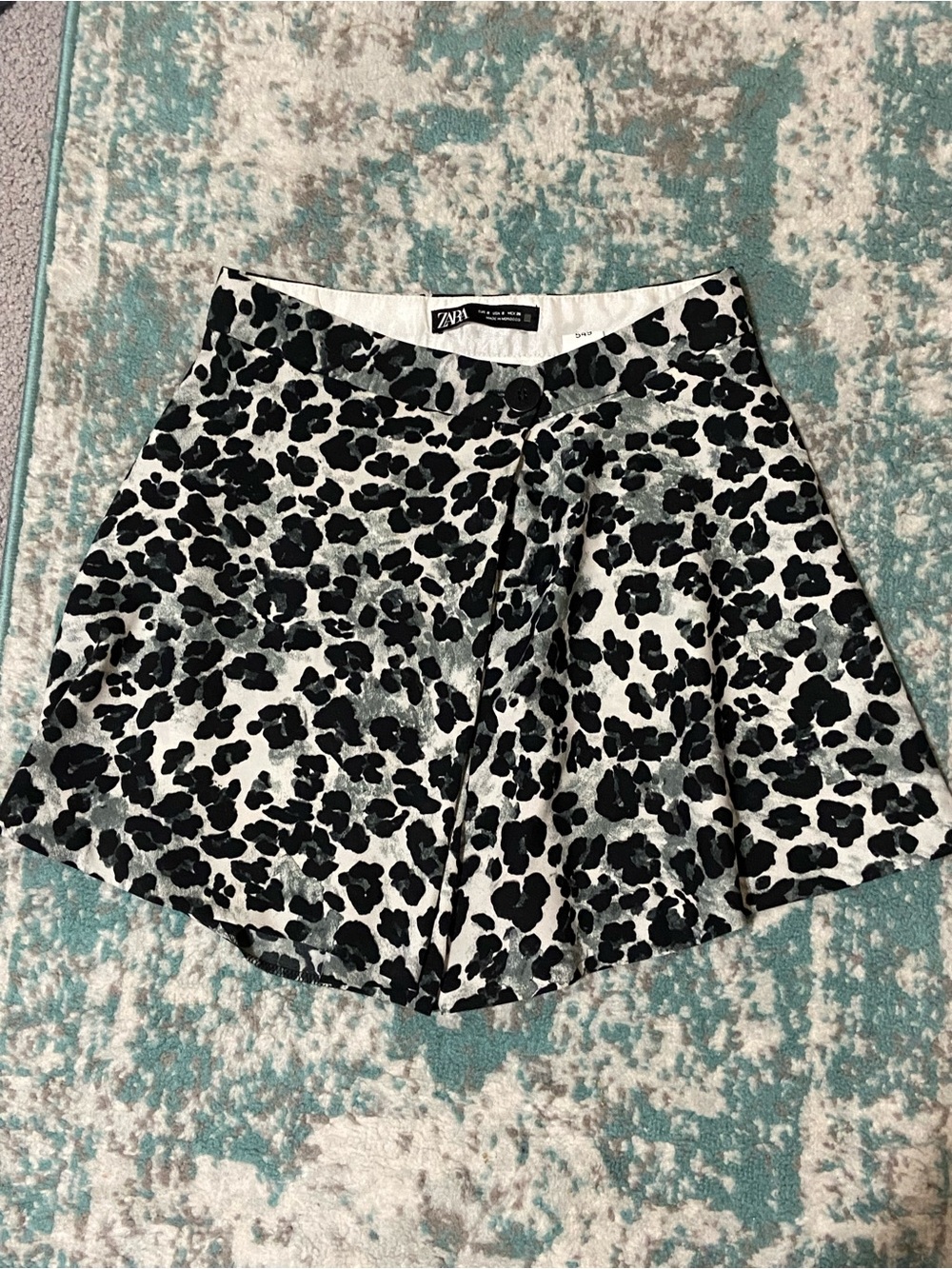 Zara Black & White Leopard Print skort
